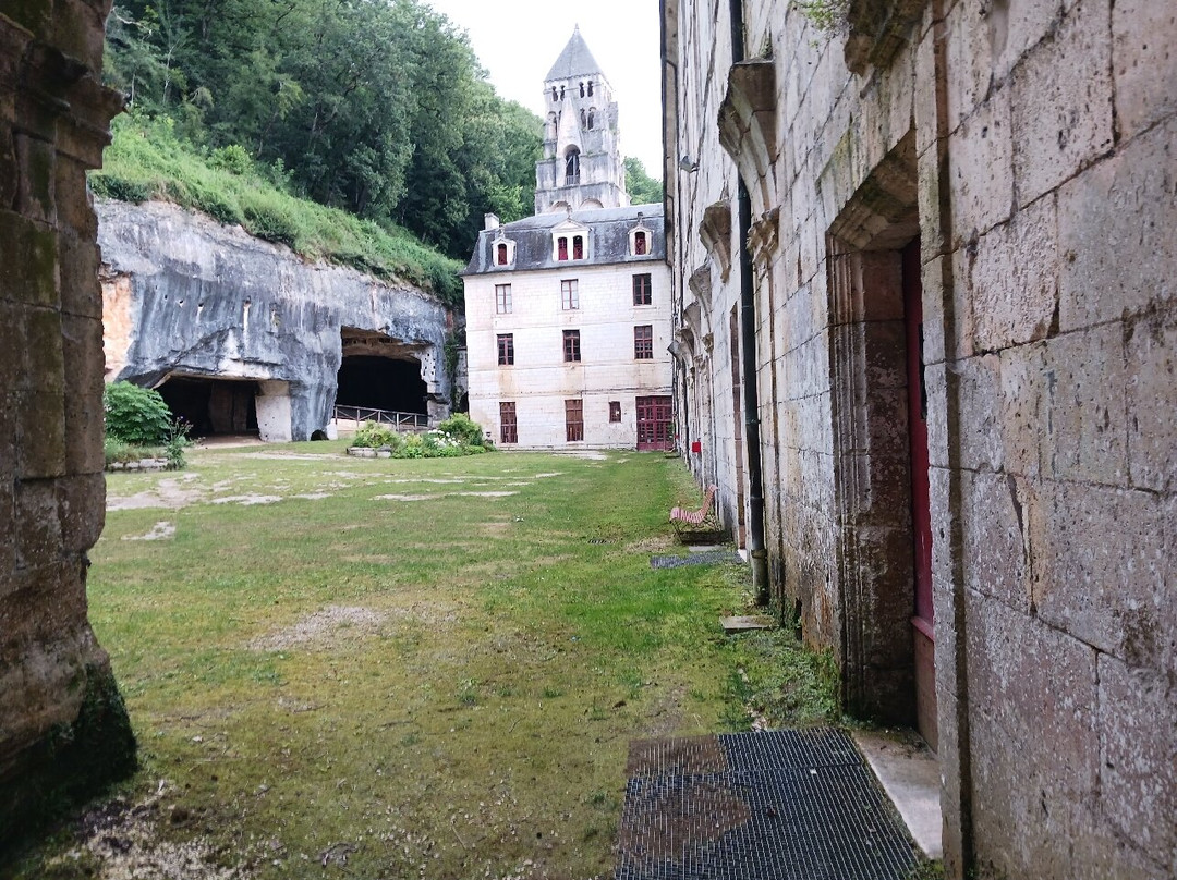 Abbatiale Saint-Pierre-Brantome en Perigord City必去景点