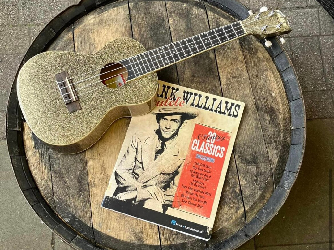 Ollie Vees Tiki Lounge景点图片