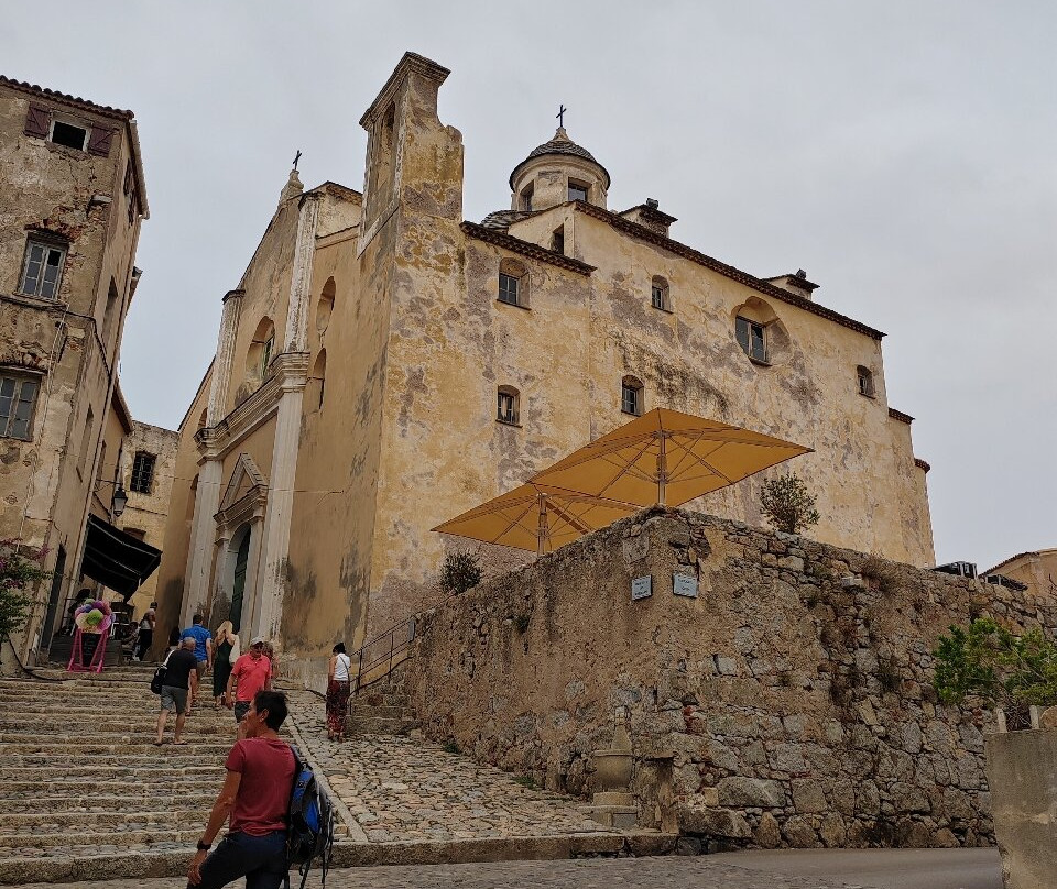 Catedral St. Jean Baptiste-卡尔维必去景点