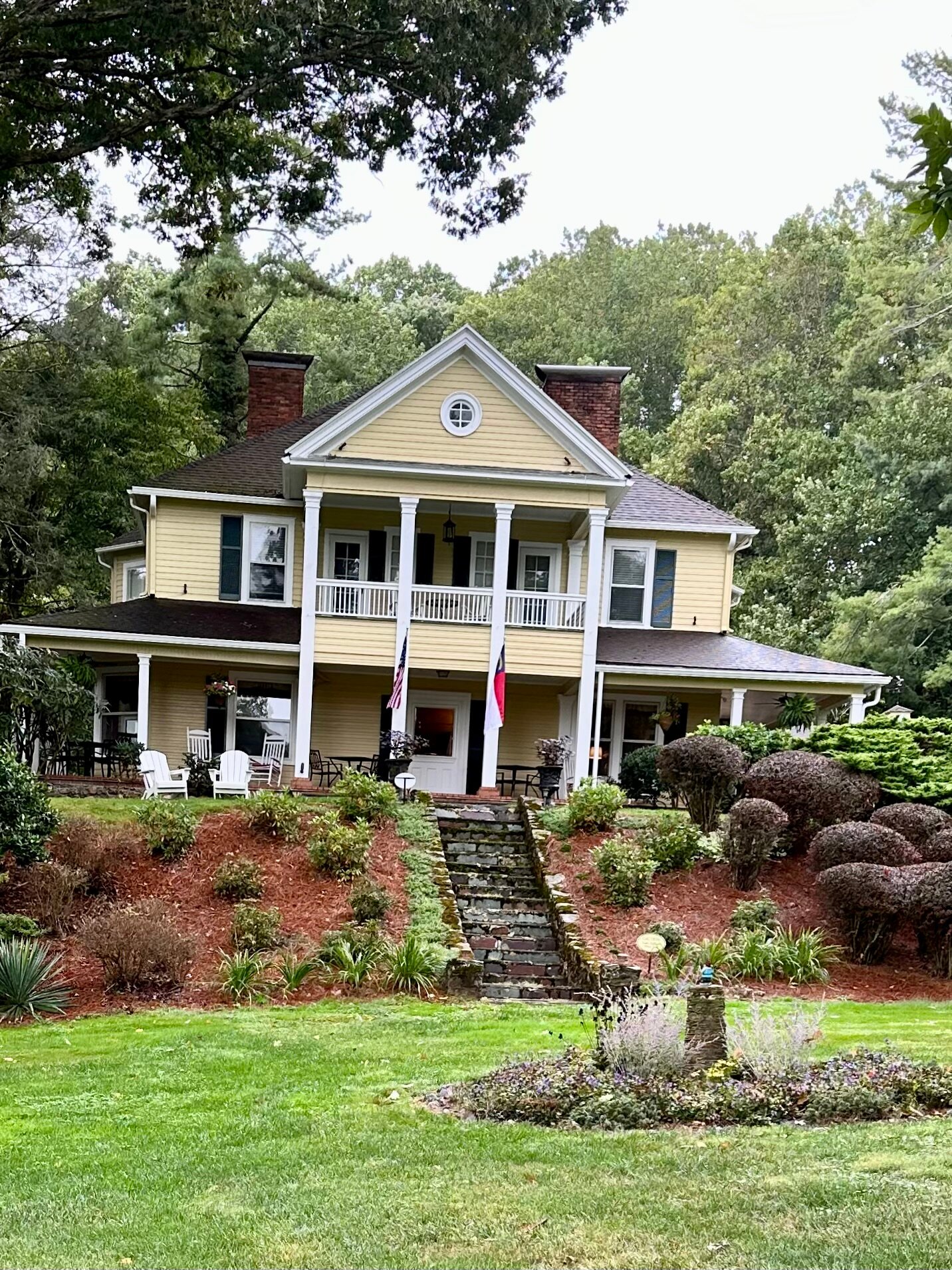 The Yellow House On Plott Creek Road-浴室