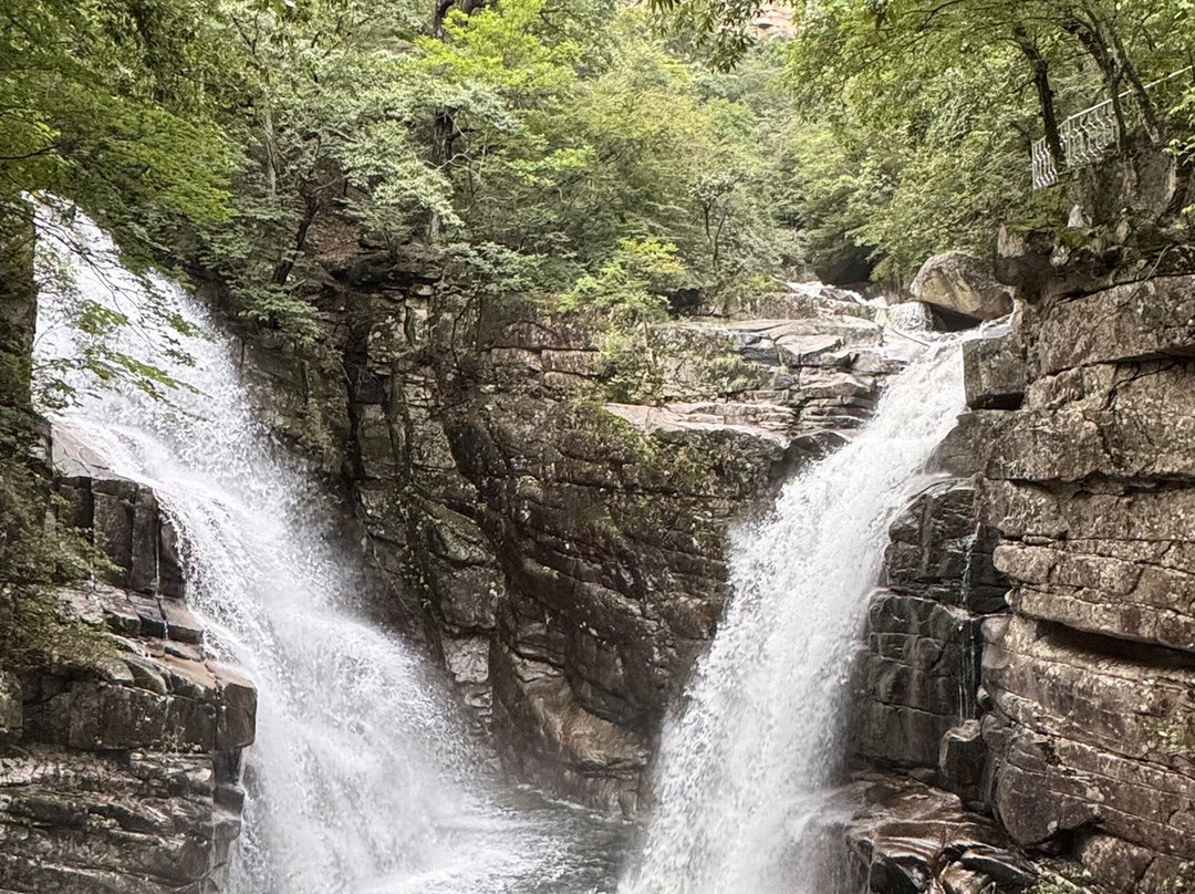 Ssang Falls