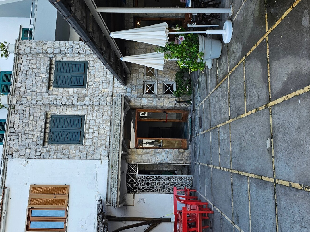 拜亚迪普欧洛酒店主图