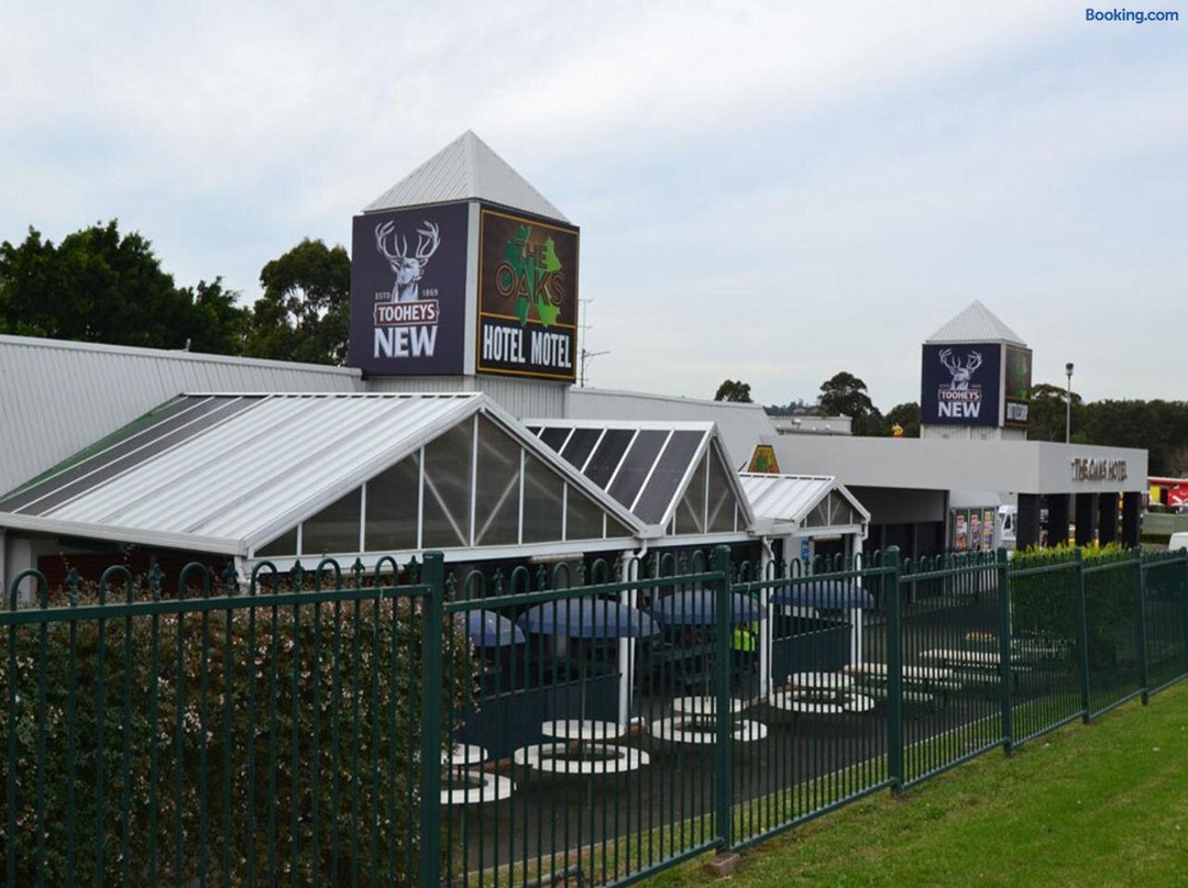 The Oaks Hotel Motel主图