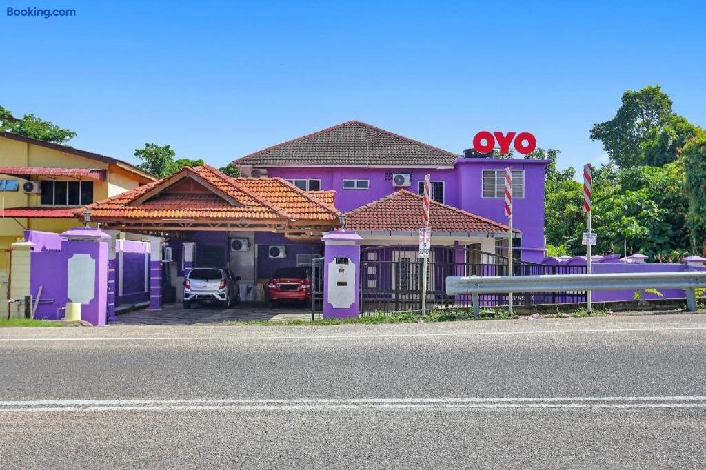 OYO 90873 Travellers Inn
