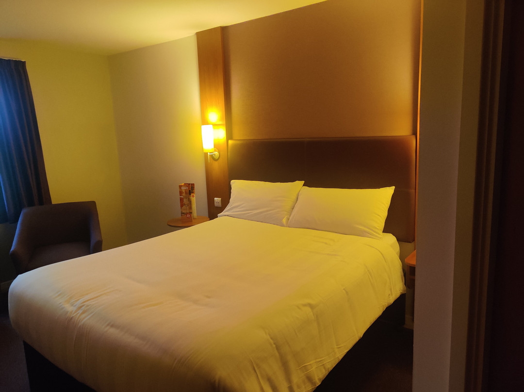 Premier Inn Llanelli Central West Hotel主图