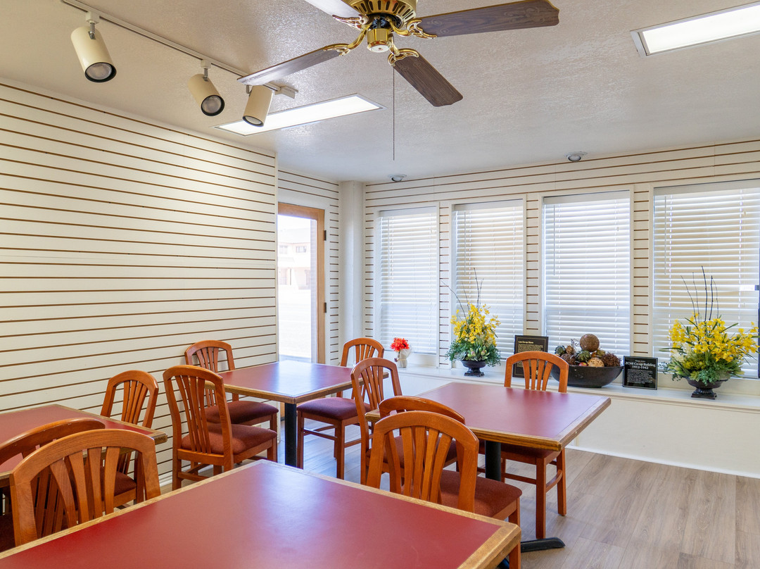 Road Creek Inn主图