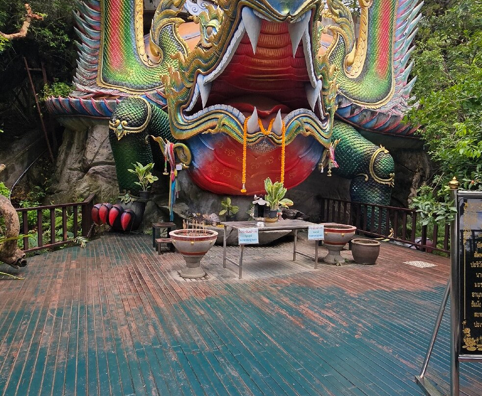 Wat Tham Pha Daen-沙功那空必去景点