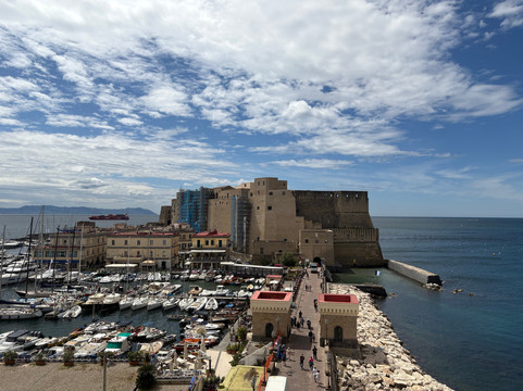 维苏威大酒店主图