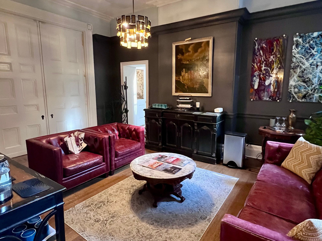 The Dwight D Hotel主图