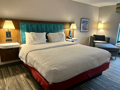 克利夫兰机场泰德曼路欢朋酒店主图