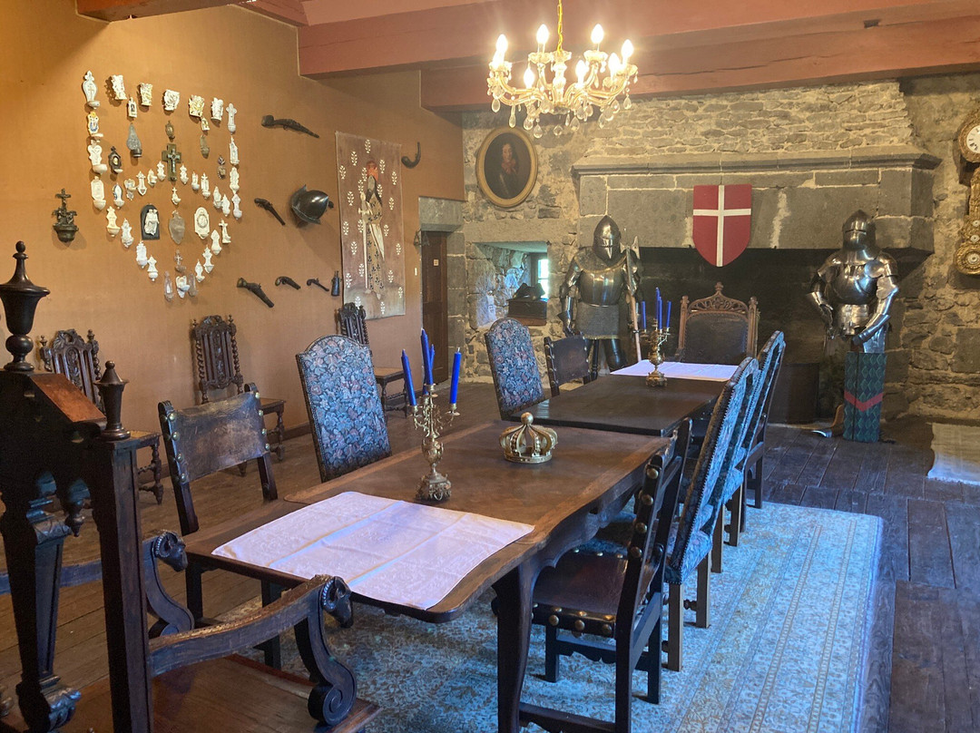 Chateau de Rochebrune-Oradour必去景点