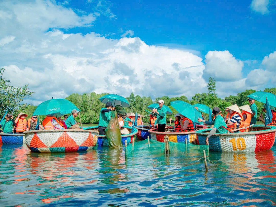 Basket Boat Tour & Kayak Tour Dynasty Phu Quoc