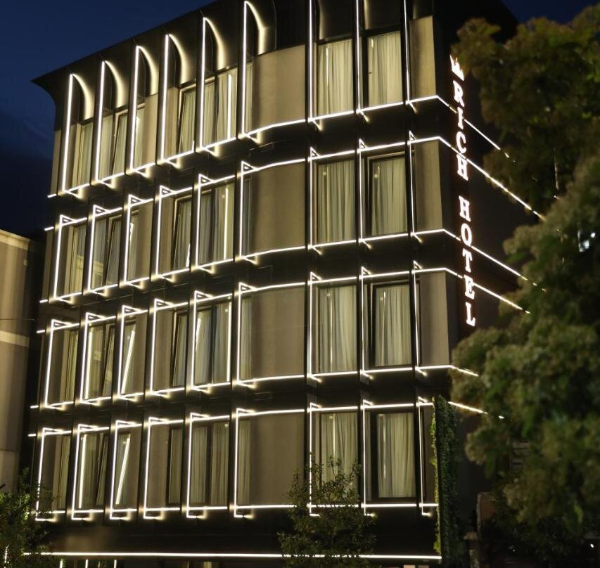 Rich Hotel