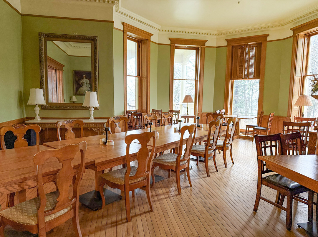 Graceland Inn & Restaurant