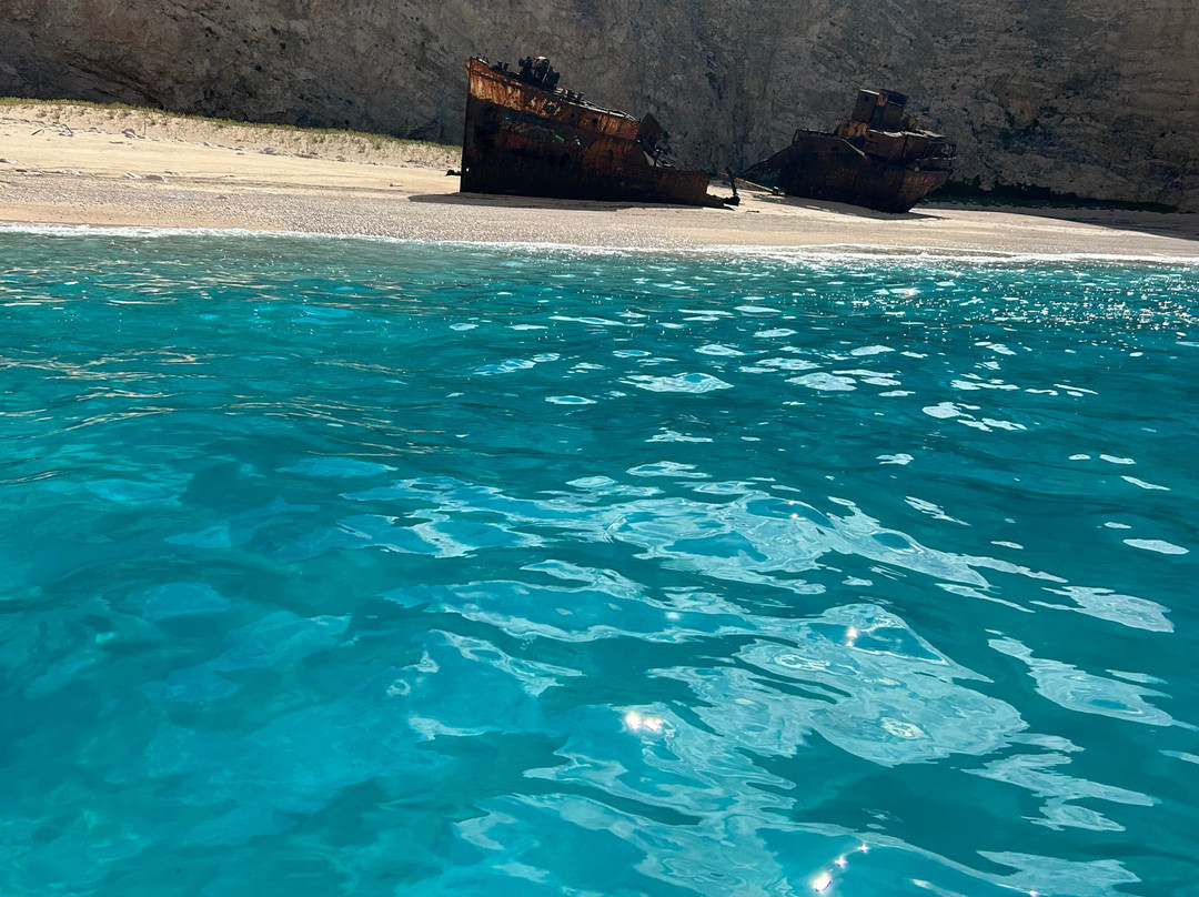 Shipwreck Boat Rentals by Nicol-Anafonitria必去景点