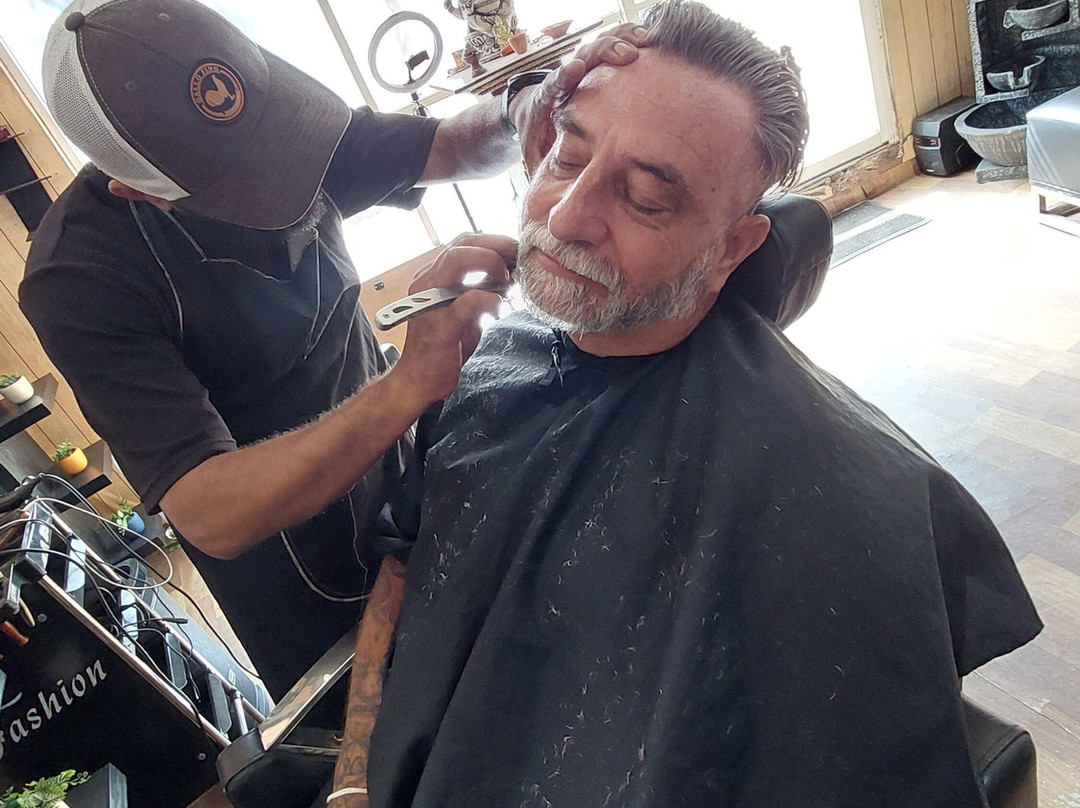 Salon Adora-埃勒必去景点