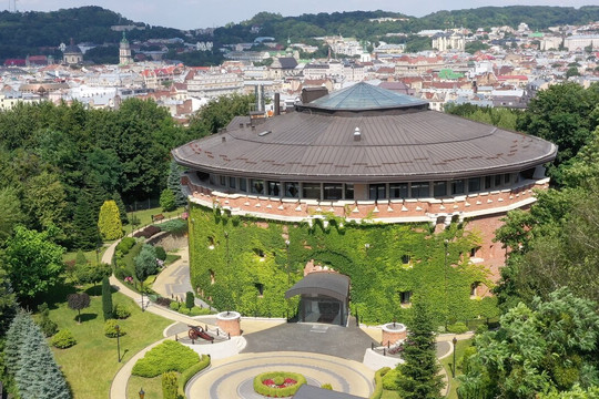 城堡度假酒店主图