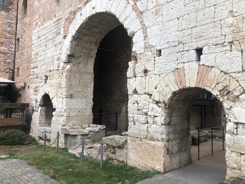 Porta Consolare-Spello必去景点