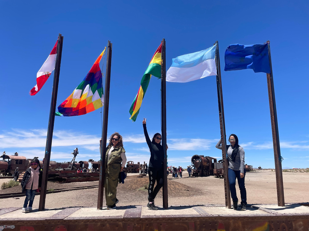 Discovery Colored Lagoons-乌尤尼必去景点