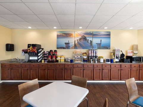 比洛克西海滩戴斯酒店