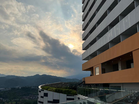 金色郁金香酒店春山-楠榜主图