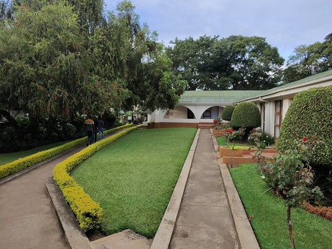 利隆圭太阳鸟酒店主图