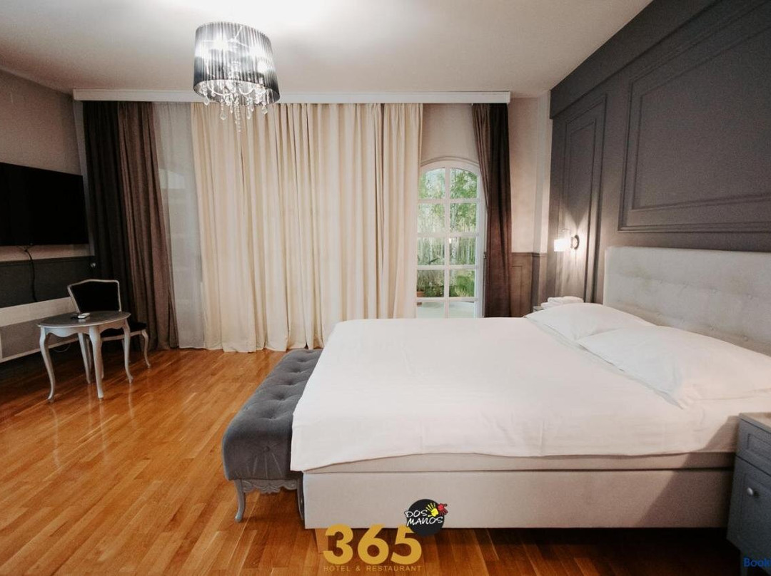 Hotel 365 Dos Manos