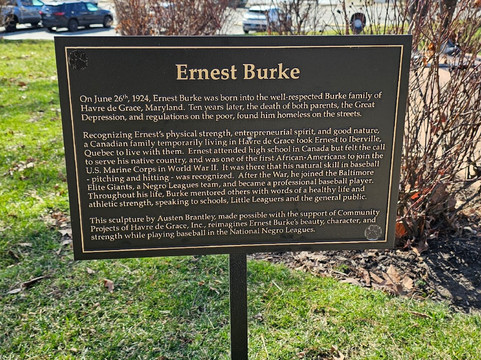 Ernest Burke Memorial Statue-Havre de Grace必去景点
