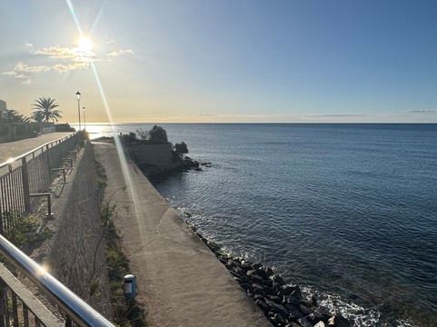 Punta Prima Beach-托雷维耶哈必去景点