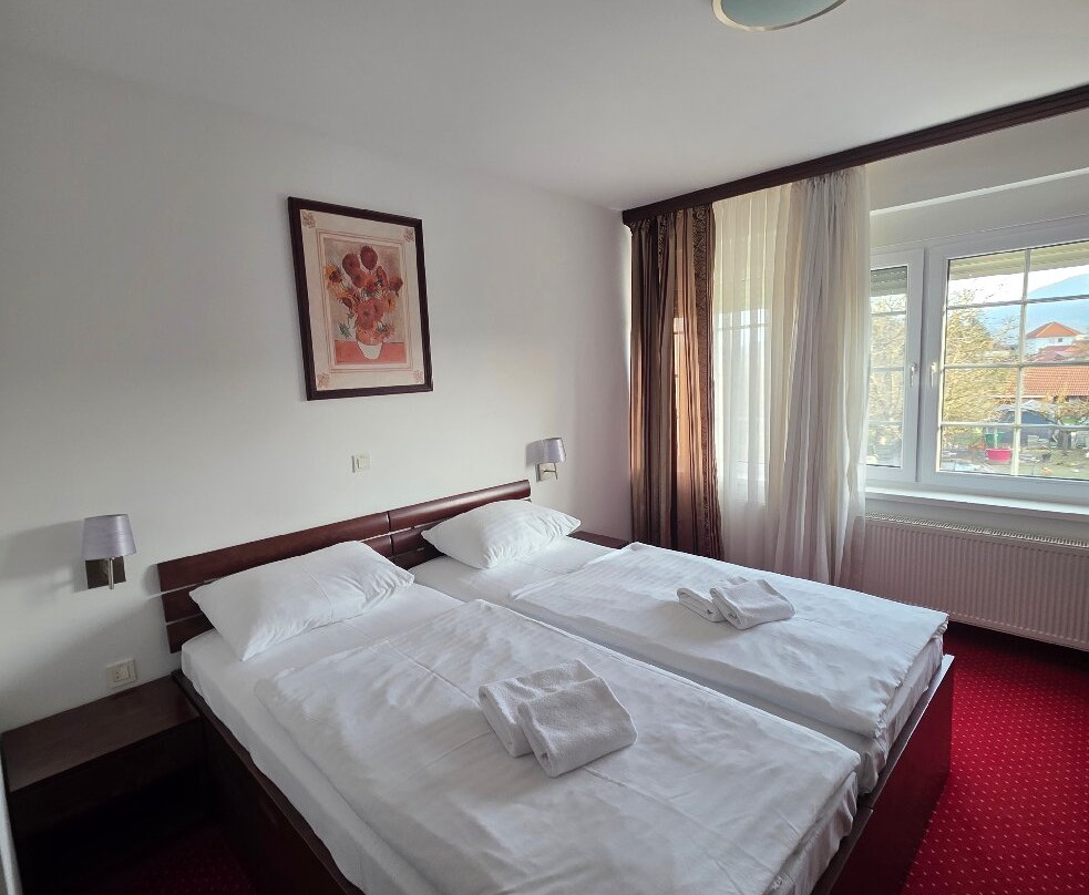 奥里昂酒店主图