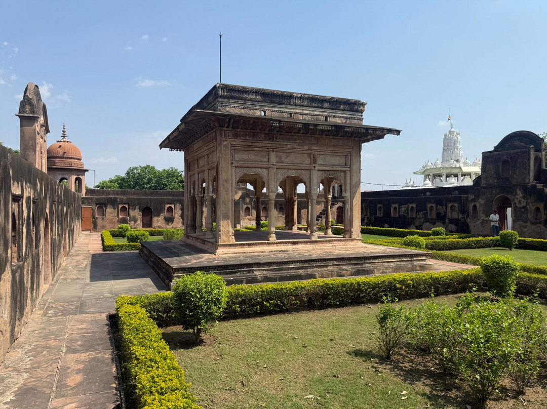 Maharaja Gangadhar Rao ki Chatri-Jhansi必去景点