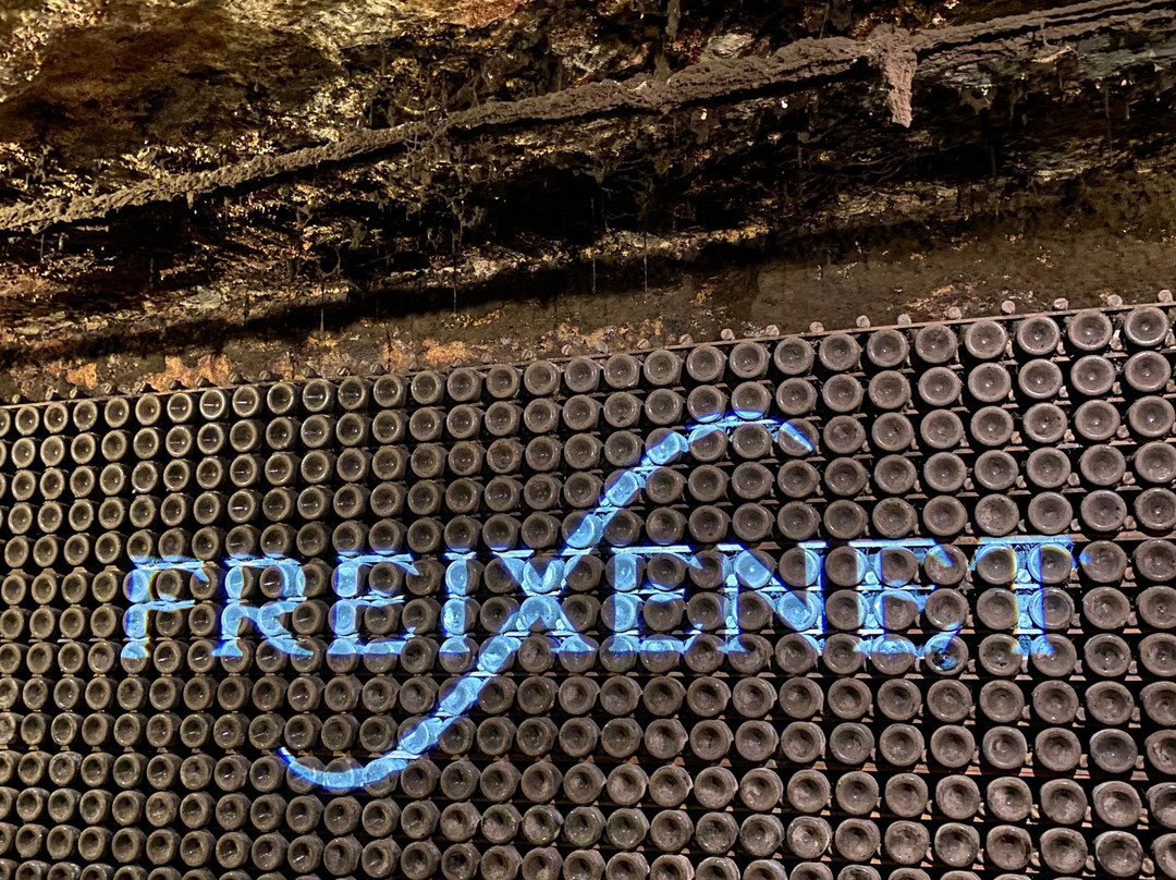 Freixenet-桑特萨杜尔尼达诺亚必去景点
