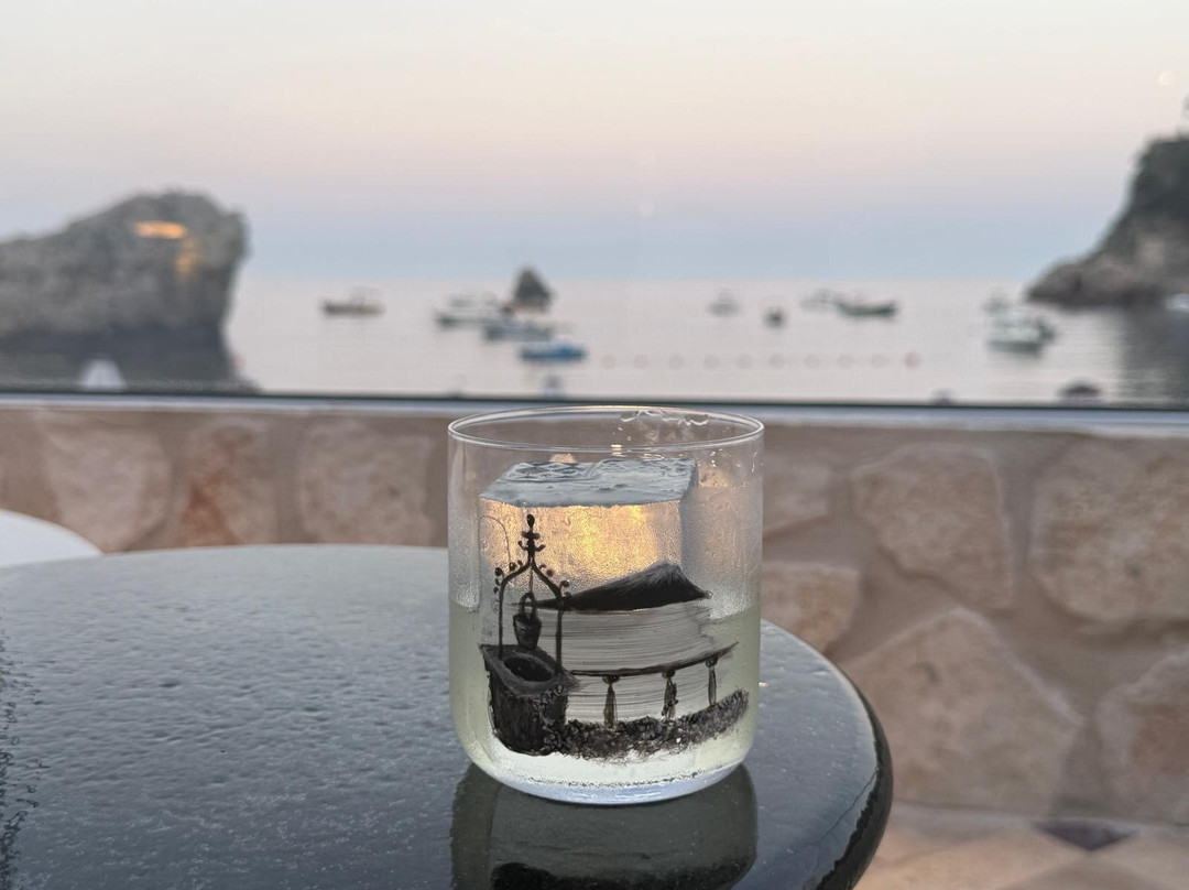 Almarè Bar