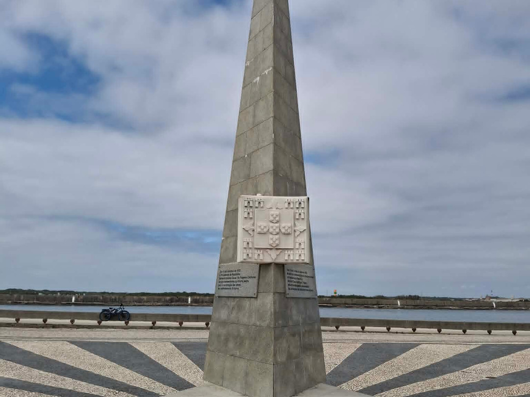 Obelisco da Barra-Gafanha da Nazare必去景点