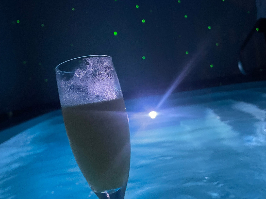 贝拉米尔套房酒店主图