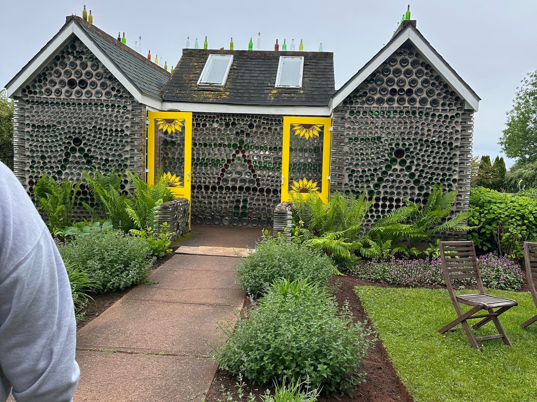 The Bottle Houses-Cape Egmont必去景点