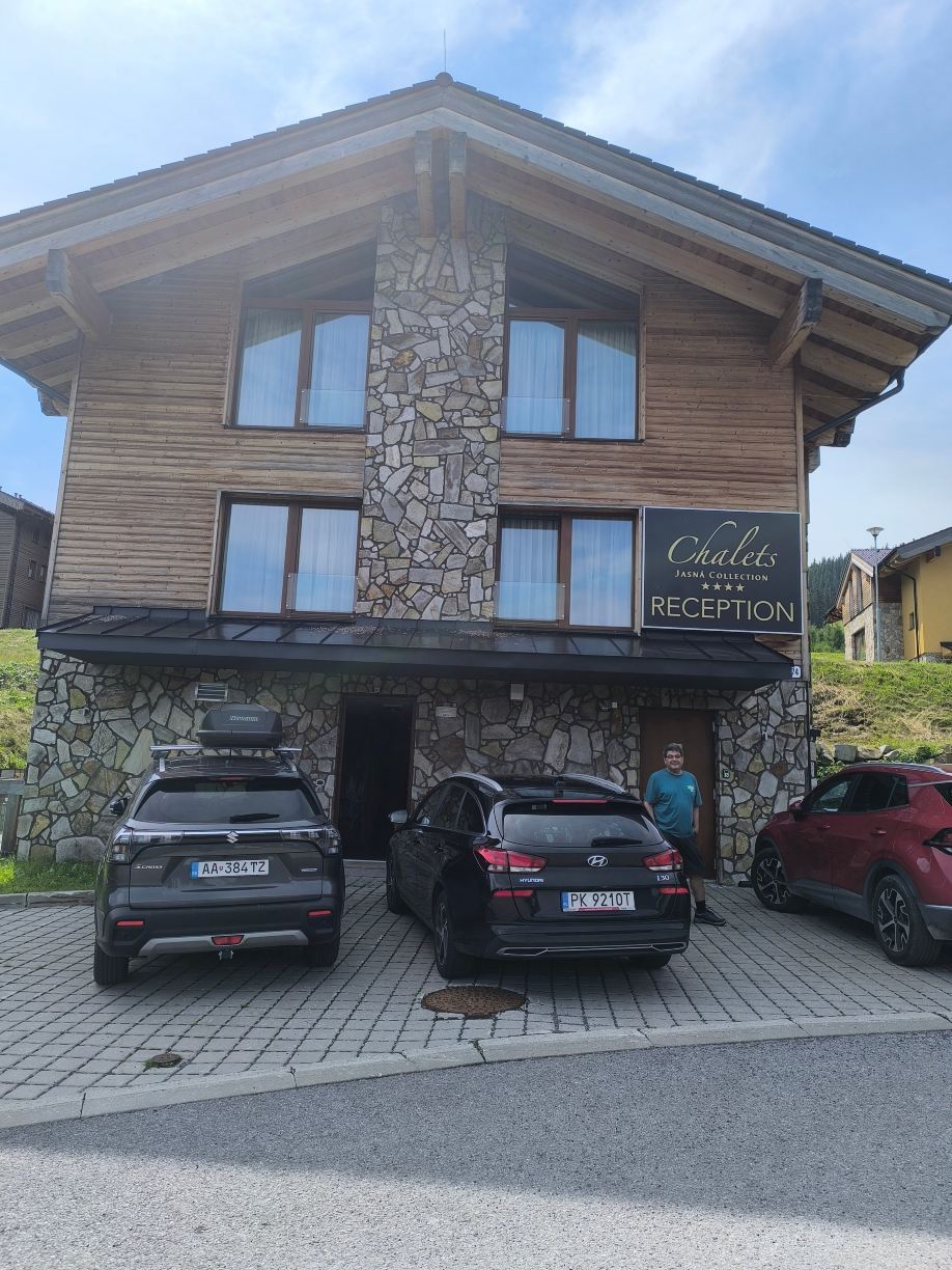 亚斯纳精选木屋酒店-旅行者