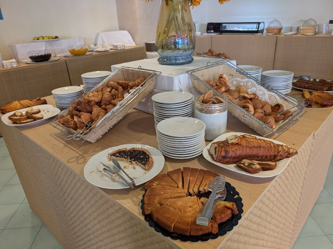 橄榄酒店主图