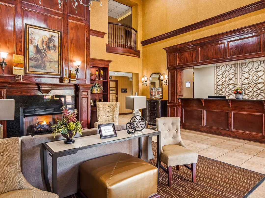 科洛尼皇冠贝斯特韦斯特优质套房酒店主图