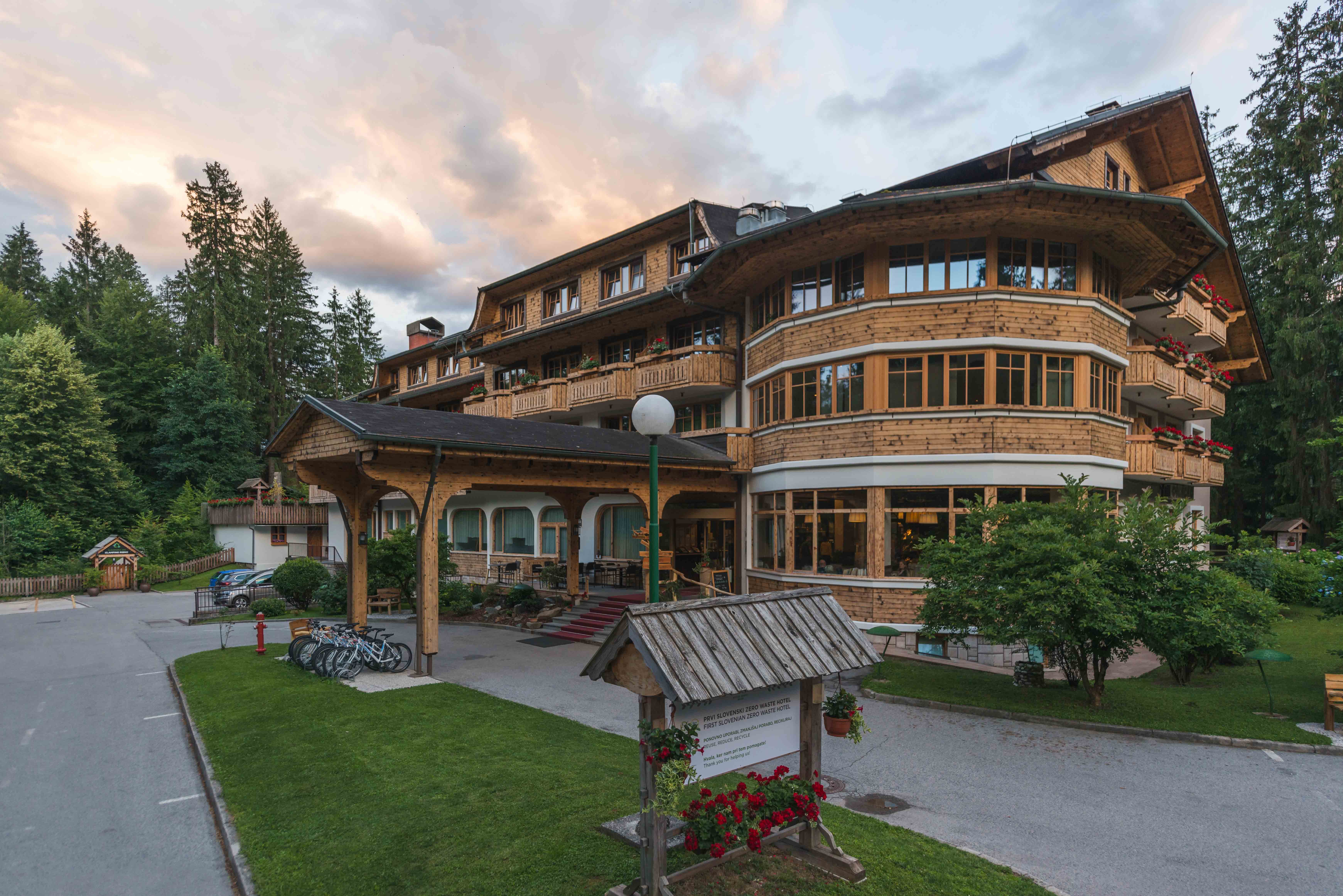 Ribno Alpine Glamping-官方