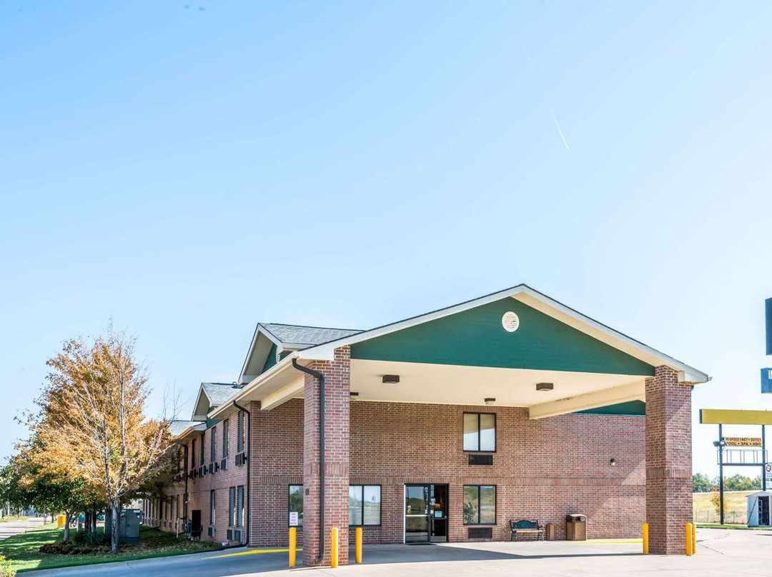 Super 8 by Wyndham Salina I-70主图