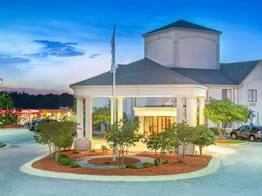 Days Inn by Wyndham Louisburg