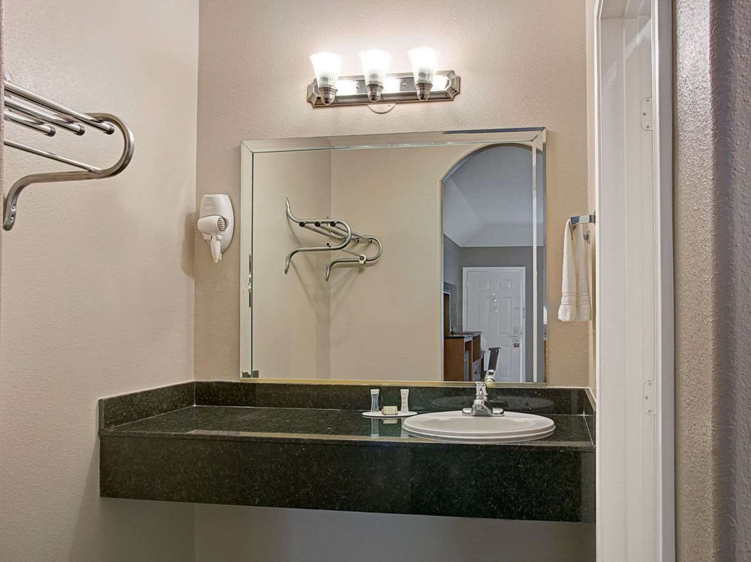 Super 8 by Wyndham Montgomery Lake Conroe主图