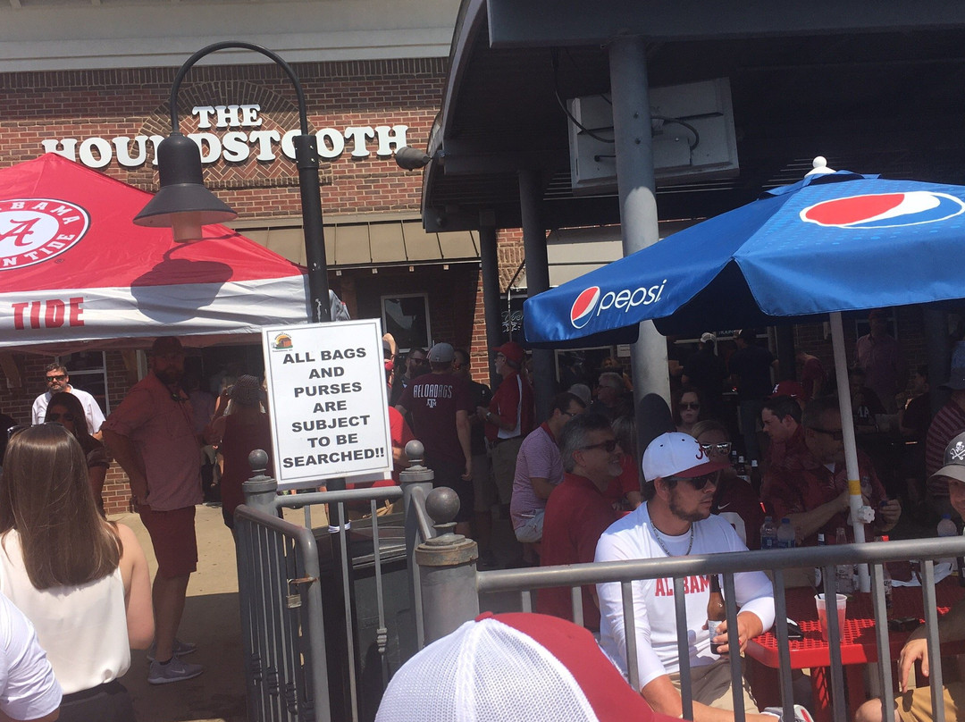 Houndstooth Sports-Bar-塔斯卡卢萨县必去景点