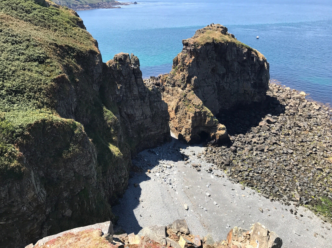 Sark旅游景点-The Window in the Rock