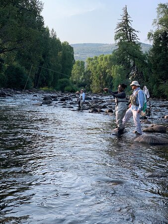 Gore Creek Fly Fisherman景点图片
