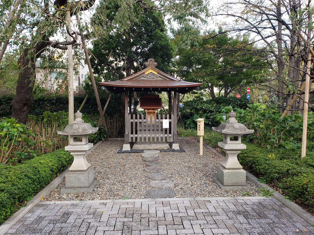 Koch Kitazato Shrine景点图片