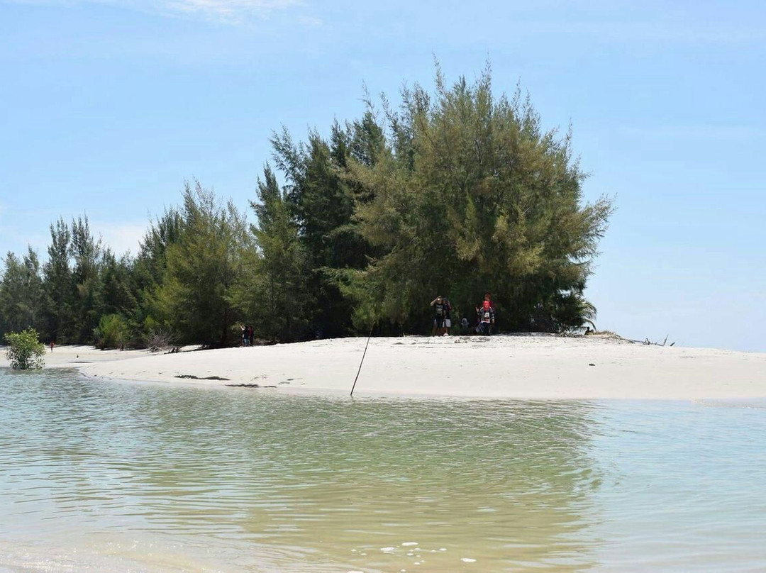 North Rupat Beach景点图片