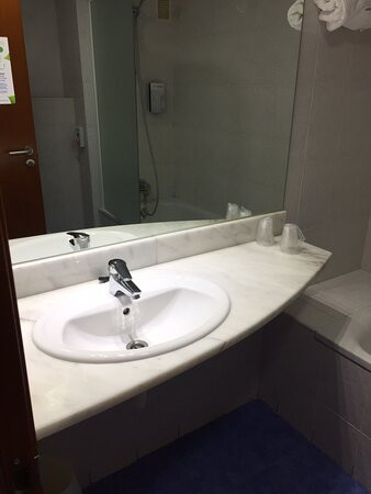 马德里钟楼阿尔卡拉德埃纳雷斯酒店主图