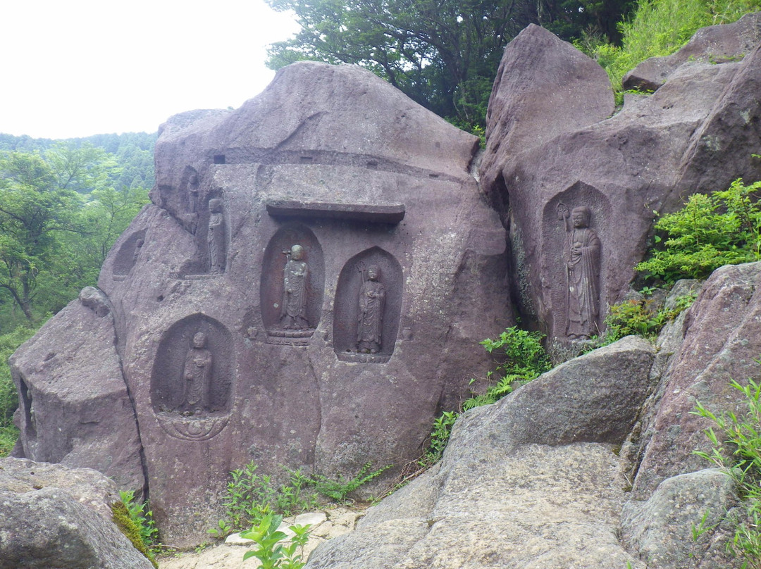 Buddhist Stoneworks at Motohakone-箱根町必去景点